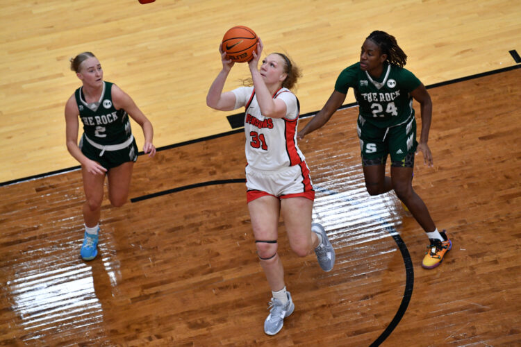 YSU's Saunders thriving in first season as starter
